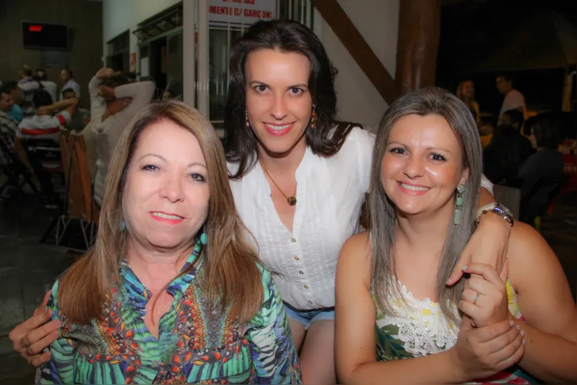  Cristina Porto, Giovana Dalpupo e Camila Schoder 
