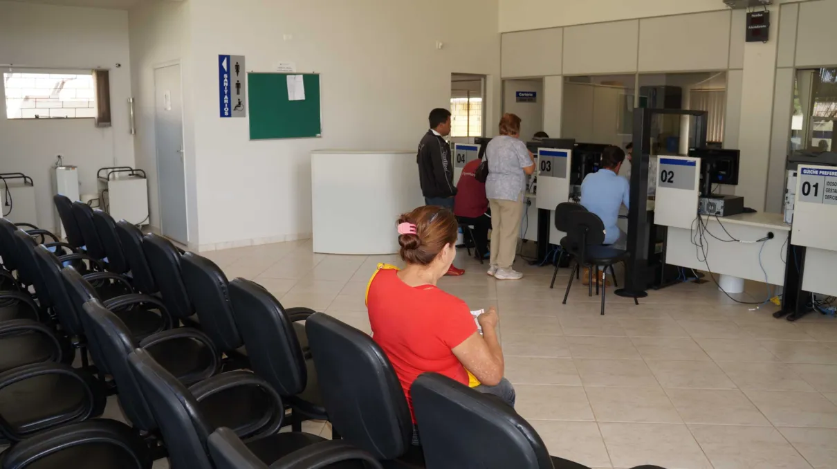  As filas eram pequenas e poucas pessoas compareceram ao Fórum Eleitoral da Comarca de Ivaiporã (Foto/Ivan Maldonado)