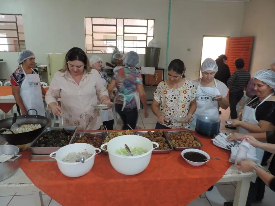 No encerramento as 15 mulheres participantes do curso organizaram um almoço oriental (Foto/Divulgação)