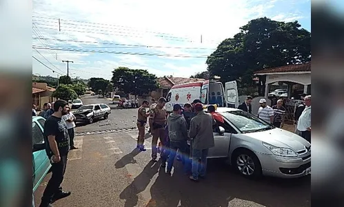​Dois veículos se envolvem em acidente no centro de Jandaia do Sul