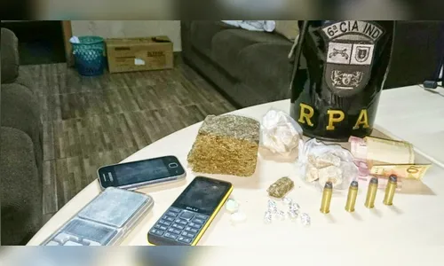 ​PM estoura boca de fumo e apreende quase meio quilo de drogas em Jardim Alegre