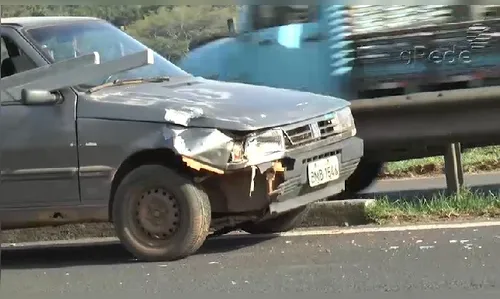 ​Motorista sai ileso de acidente com caminhão na BR-376