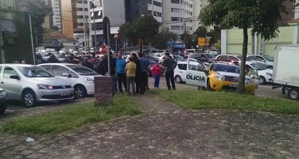 Algumas ruas precisaram ser bloqueadas na região (Foto: Juliano Cunha – Banda B)