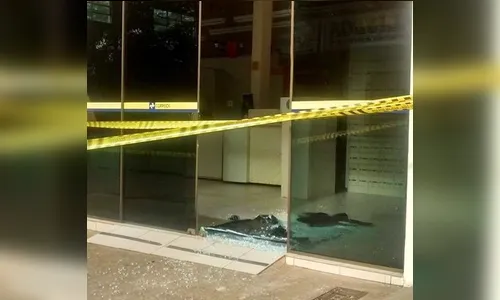 Quadrilha estoura porta da agência dos Correios em cidade no Vale do Ivaí