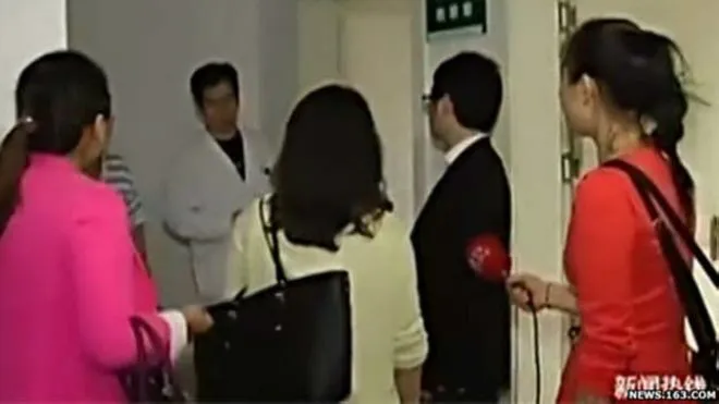 Traições foram descobertas quando as mulheres foram visitar Yuan no hospital - Foto: BBC Brasil