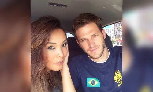 Carol Nakamura fala sobre término de namoro com modelo e se diz bem solteira