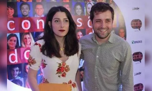 ​Clarice Falcão e Gregório Duvivier reatam casamento