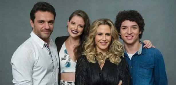 Rodrigo Lombardi e Guilhermina Guinle interpretam os pais de Ágatha Moreira e João Vitor Silva em "Verdades Secretas" - Foto: TV Globo