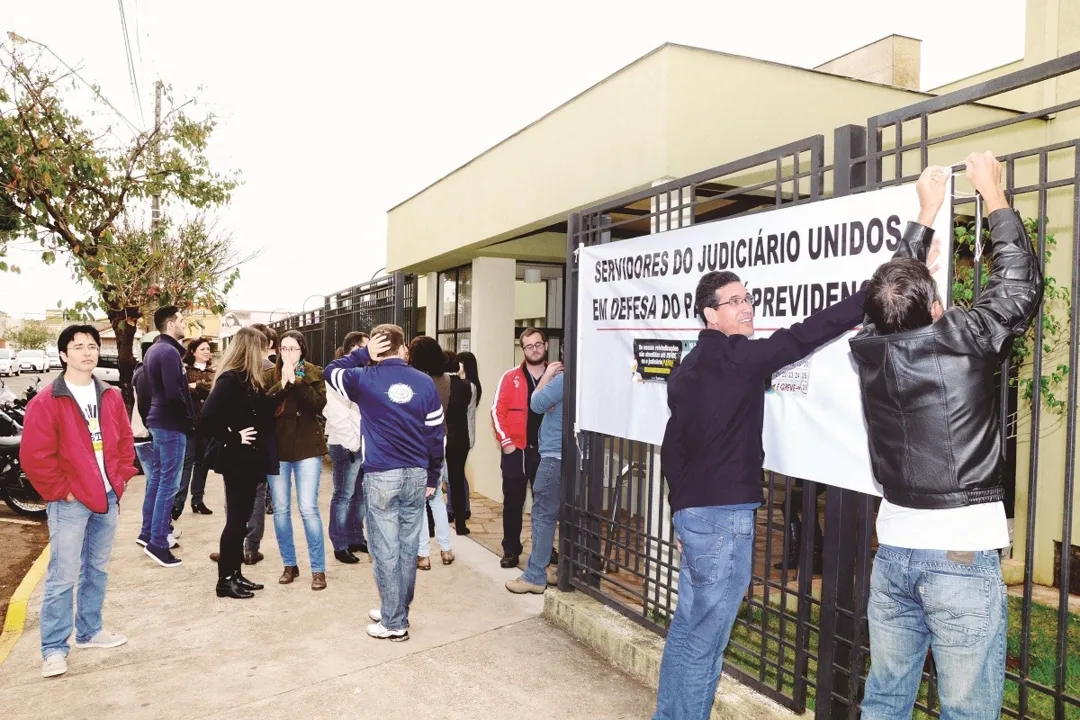 Servidores do Fórum Desembargador Clotário Portugal estão mobilizados (Foto: Delair Garcia)