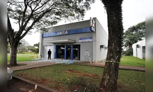 ​Bandidos explodem caixas eletrônicos na UEL