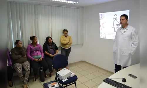 Gestantes são orientadas sobre saúde bucal e recebem kits de higienização 