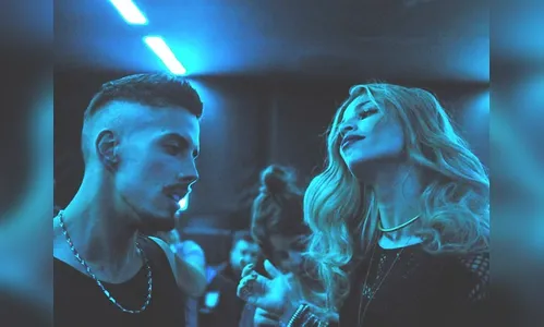 Felipe de Carolis fala de cenas com Grazi Massafera