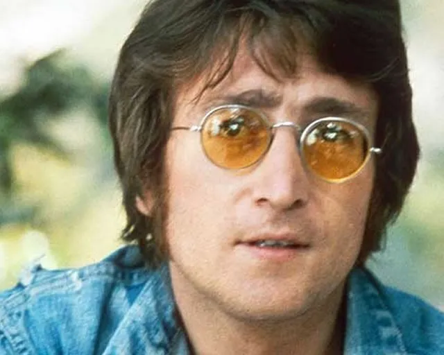 Violão que pertenceu a John Lennon pode quebrar recorde em leilão