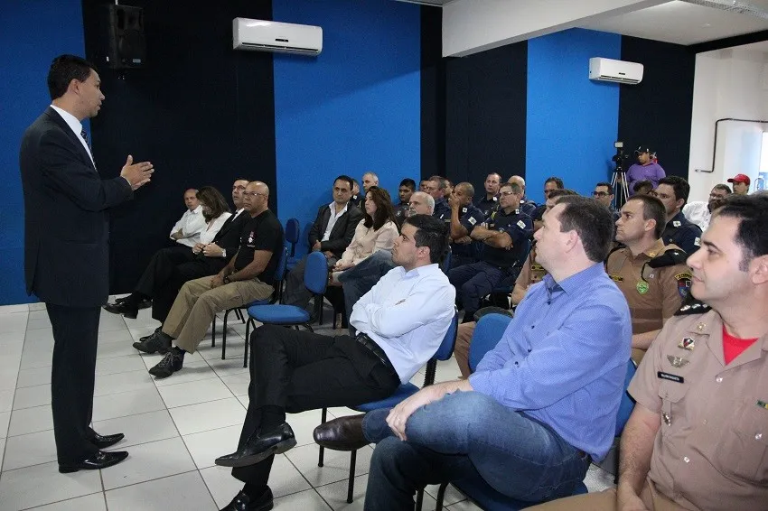 Aula inaugural de capacitação para GMs foi ministrada pelo juiz Oswaldo Soares Neto - Foto: Dirceu Lopes