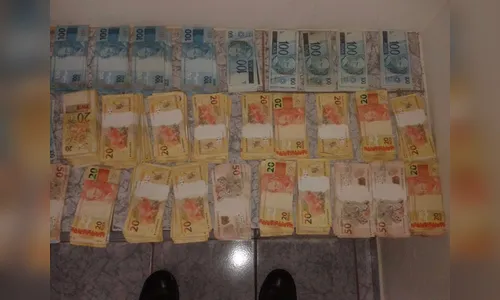 ​PM encontra R$ 50 mil em carro em Rio Branco do Ivaí