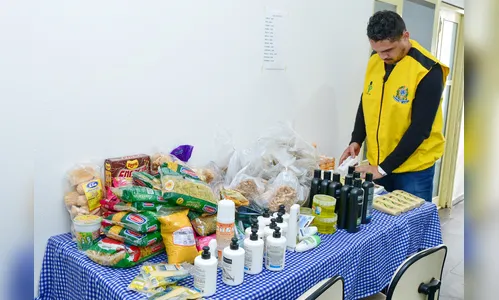 Procon apreende centenas de produtos vencidos em Arapongas