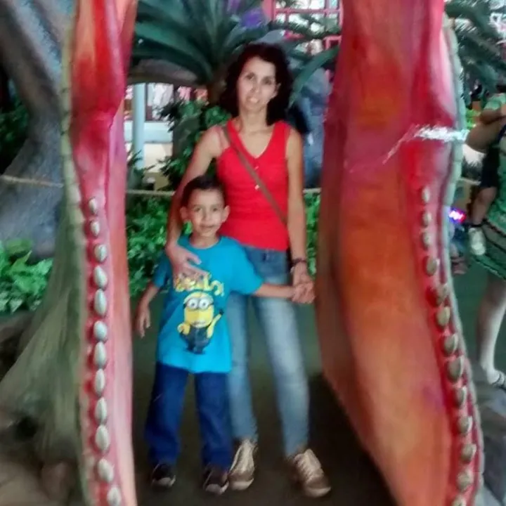 Fernanda Saviani, de 32 anos, e seu filho Nathan Henrique Miranda, de 5 anos, foram assassinados em Cruzmaltina - Imagem: Reprodução/Facebook