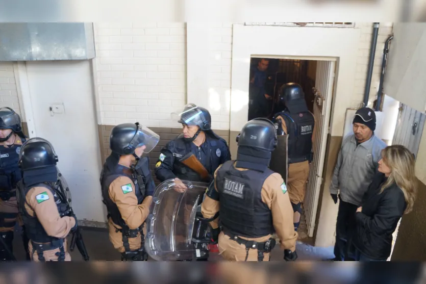  Policiais Militares garantiram a segurança dos agentes de cadeia  (Foto/Ivan Maldonado) 