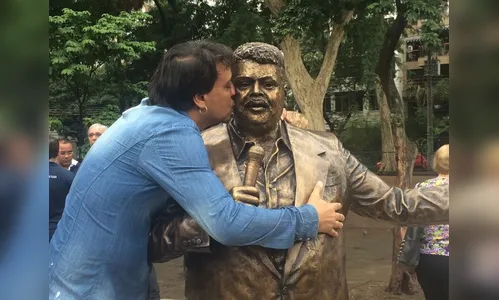 Estátua de Tim Maia é inaugurada no Rio de Janeiro