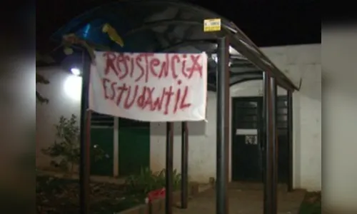 Estudantes ocupam reitoria da Universidade Estadual de Londrina