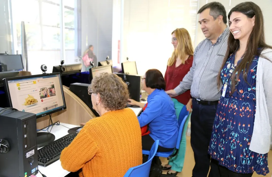 Curso de inclusão digital atende mais 80 idosos em Apucarana - Foto: Divulgação