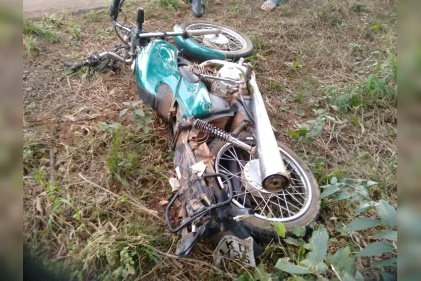  O motociclista atingiu um Palío e um Gol e morreu na hora (Foto/WhatsApp: Matão Central R3) 