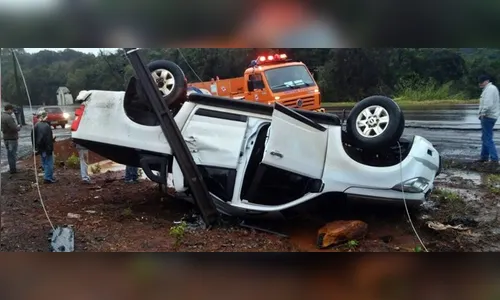 Capotamento deixa dois feridos na PR 466 em Manoel Ribas 