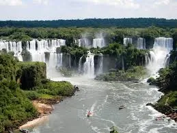 Na tríplice fronteira com o Paraguai e a Argentina, estão as Cataratas do Iguaçu - imagem - belezasnaturais.com.br