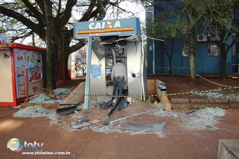 Bandidos explodiram três caixas eletrônicos em Arapongas em 40 dias - Foto: José Luiz Mendes