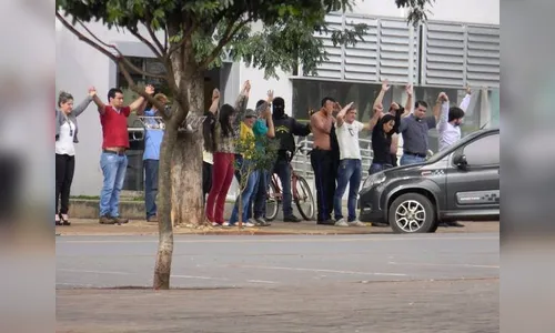 ​Ladrões fazem reféns durante roubo no BB e Sicredi de Borrazópolis
