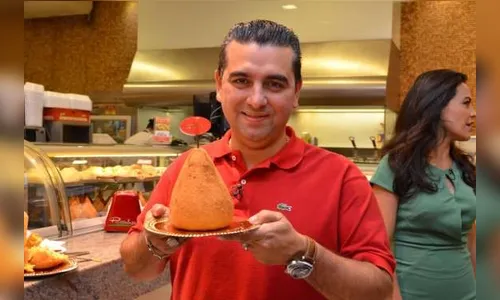 Buddy Valastro, o Cake Boss, conhece coxinha de 1Kg 
