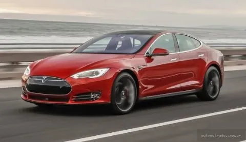 Tesla lança upgrade para o Model S, que agora faz de 0 a 100 km/h em 2,8s - Imagem: www.assobrav.com.br
