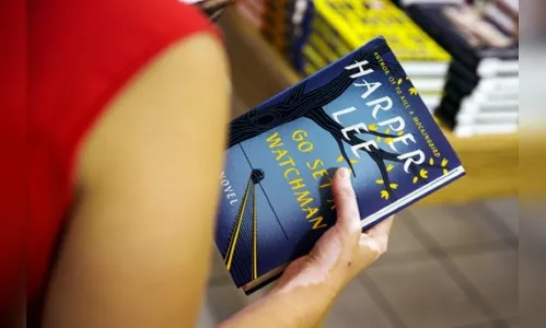 Novo livro de Harper Lee vende 1,1 milhão de cópias em uma semana