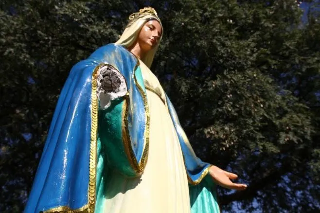  A imagem de Nossa Senhora das Graças foi alvo de nova depredação -  Crédito: Roberto Custódio / Jornal de Londrina)