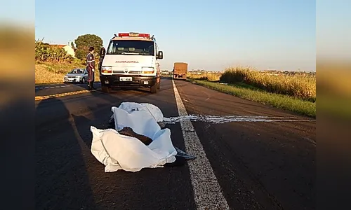 Idoso morre após ser atropelado por carreta na região de Apucarana