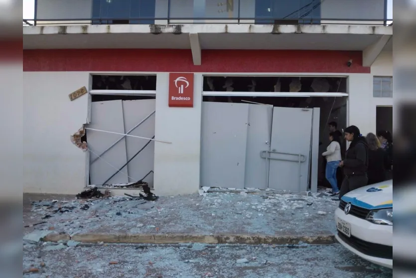 Criminosos explodem três agências bancárias em Ortigueira
