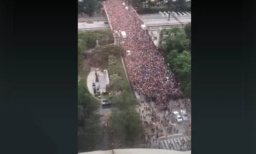 Lollapalooza é evacuado após ameaça de grande tempestade em Chicago