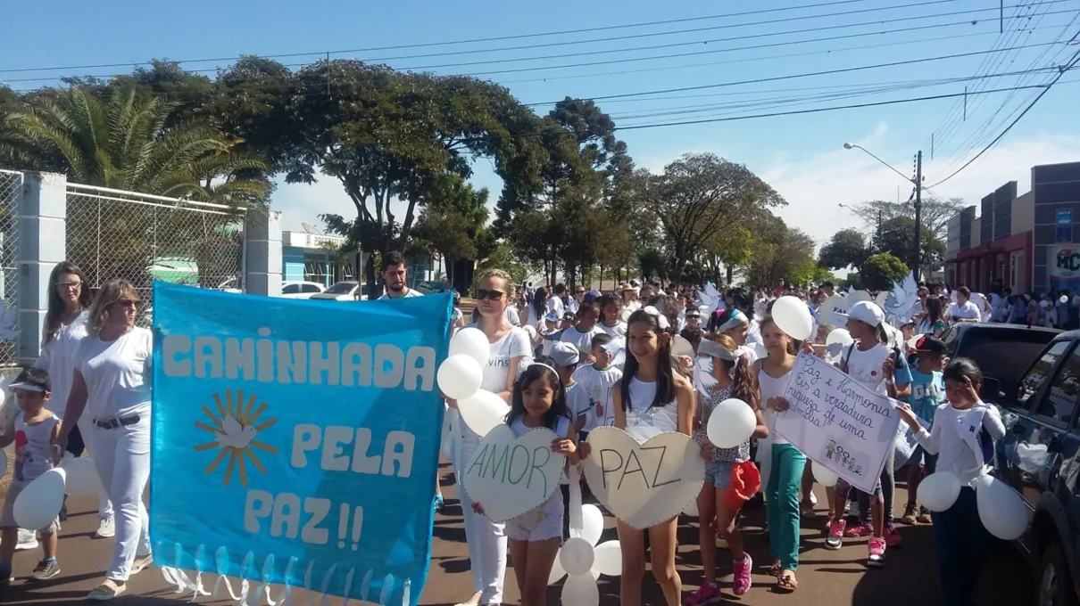 Em Marilândia do Sul, populares pedem "paz nas famílias" durante passesta