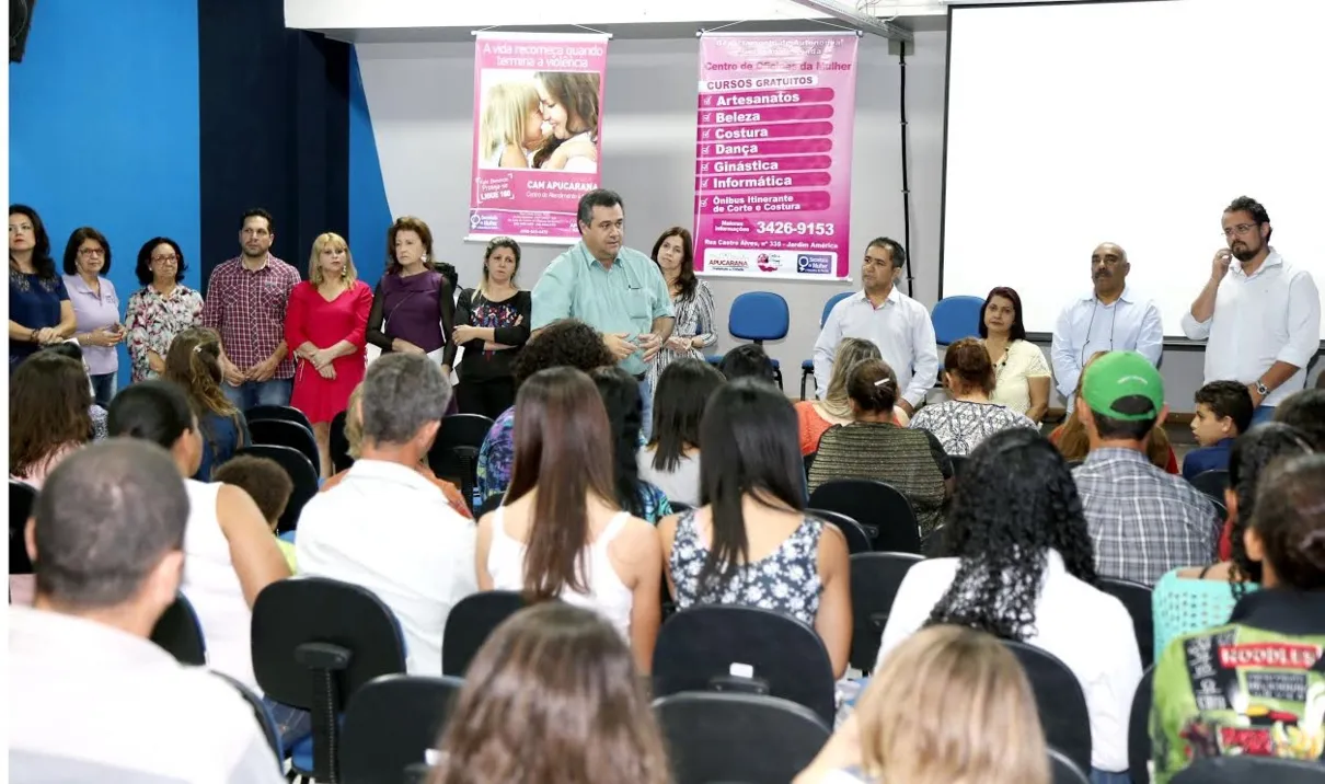 Prefeito Beto Preto e outras autoridades marcaram presença em evento do Centro de Oficinas da Mulher, que  formou turma de 120 alunos em Apucarana
