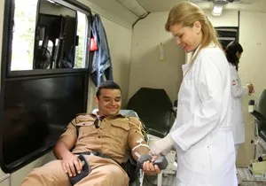 ​Soldados do 5º Batalhão participaram de palestras, fizeram a medição antropométrica, testes rápidos e puderam doar sangue - Foto: Site Prefeitura de Londrina