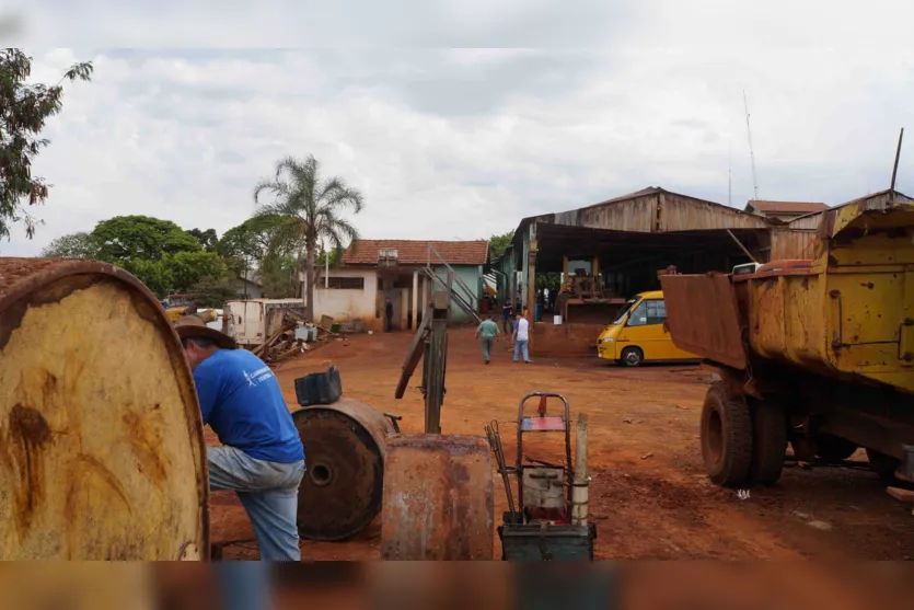  Pátio de máquinas funciona precariamente ao lado da prefeitura (Foto/Ivan Maladonado) 