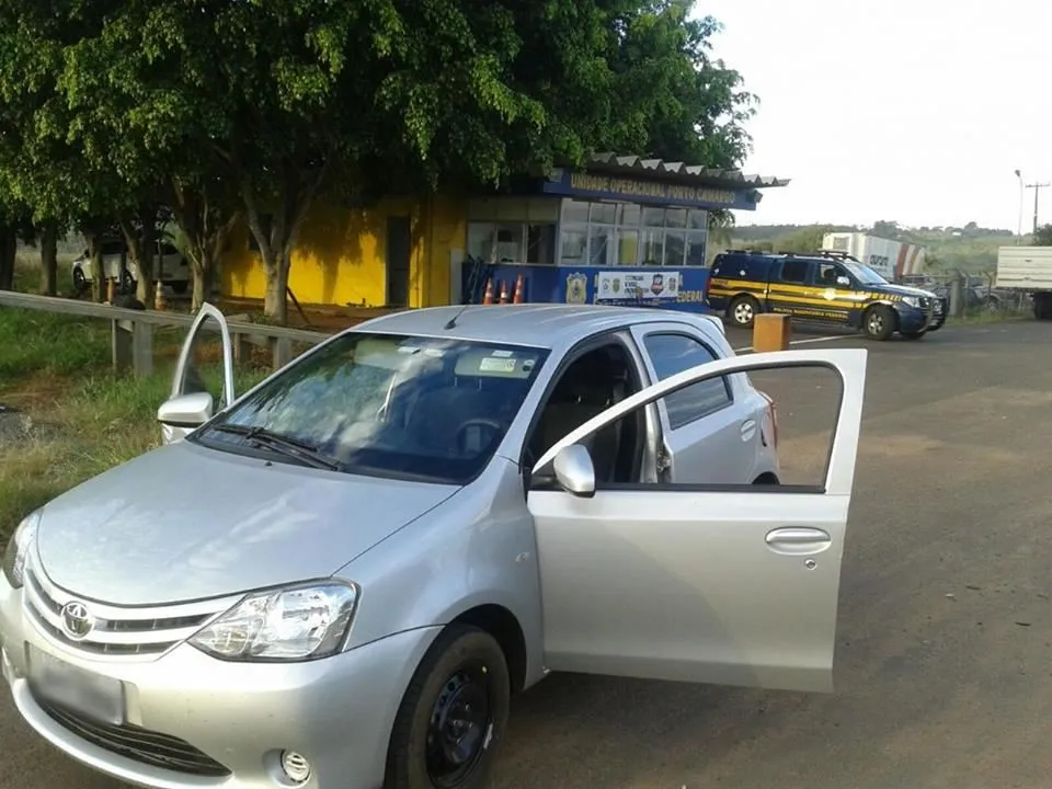 Carro seria vendido após filho do dono simular roubo - Foto: Divulgação/PRF