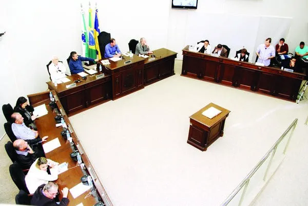 Sessão da Câmara de Arapongas, anteontem à noite: Legislativo se moderniza | Foto: Assessoria/Câmara