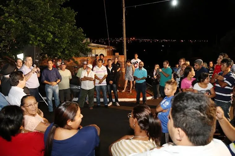 Oprefeito Beto Preto entregou ontem à noite a obra de recape  em cinco ruas - Foto: 