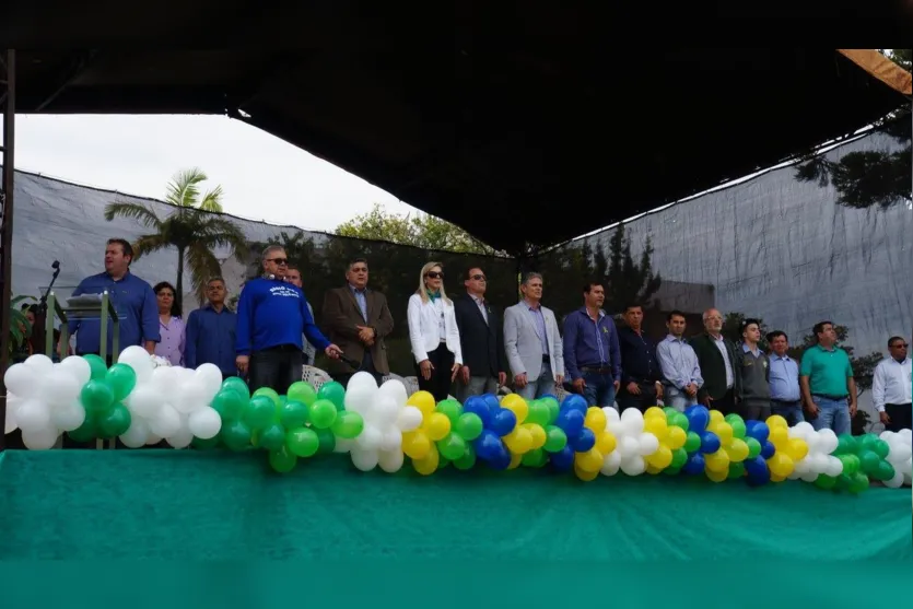Desfile cívico reúne milhares de pessoas em Ivaiporã 
