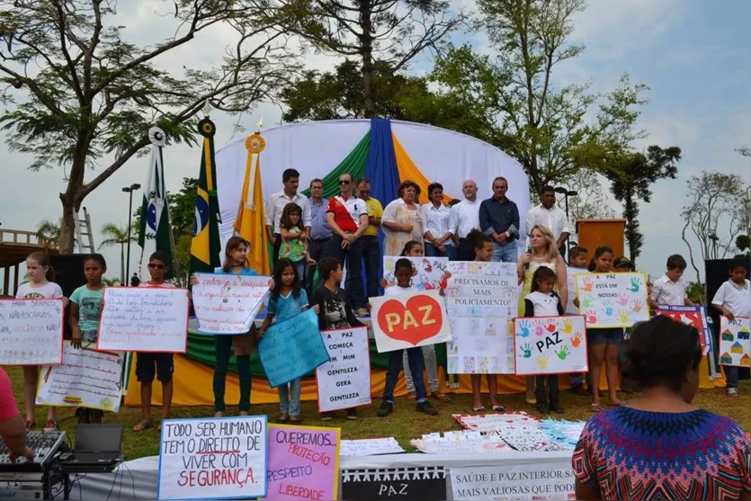 São Pedro do Ivaí pede segurança e paz em ato público 