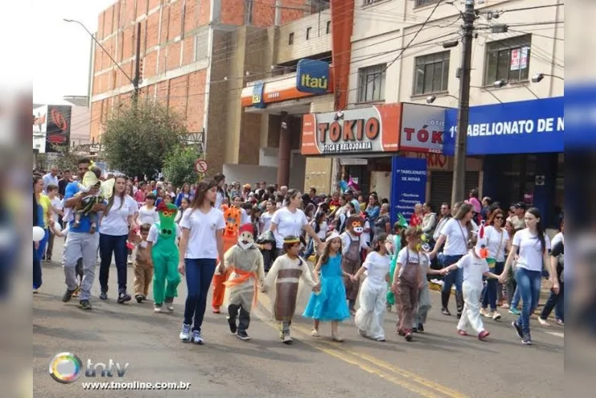 Desfile de 7 de Setembro atrai mais de 20 mil pessoas