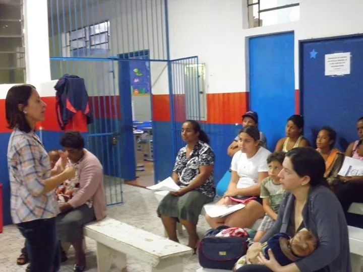 ​O Centro de Referência de Assistência Social "Padre Dominique", na zona oeste de Apucarana, realizou nesta terça-feira (15/09) oficina com as famílias beneficiárias do Programa Bolsa Família - Foto: Divulgação