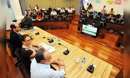 Reposição de servidores é demanda mais urgente da UEL, relata reitora