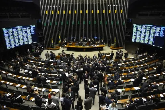 Entre os vetos a serem analisados, está o reajuste de até 78,56% para os servidores do Poder Judiciário - Imagem: Wilson Dias/Agência Brasil - 